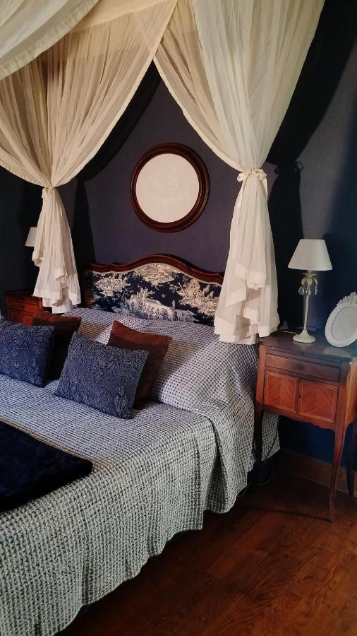 Logis Les Remparts Bed & Breakfast Байо Екстериор снимка